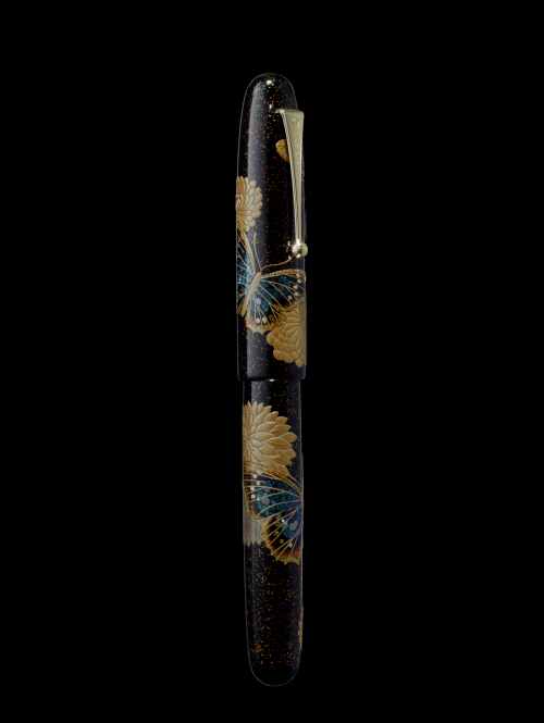 美品　ヴィンテージ伊万里　手描きの大きな瞳やまつ毛、体の蝶々が美しい招き猫 色絵 伊万里 十錦 手あぶり火鉢 日本製 アンティーク