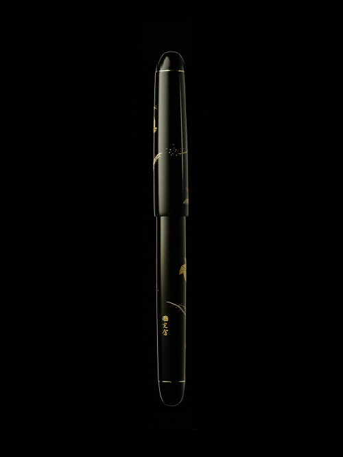 Namiki 折り紙 兜-平蒔絵　ニッポンアート　ペン先14金　字幅F 折り紙 兜｜NIPPON ART｜蒔絵万年筆 | Namiki - ナミキ